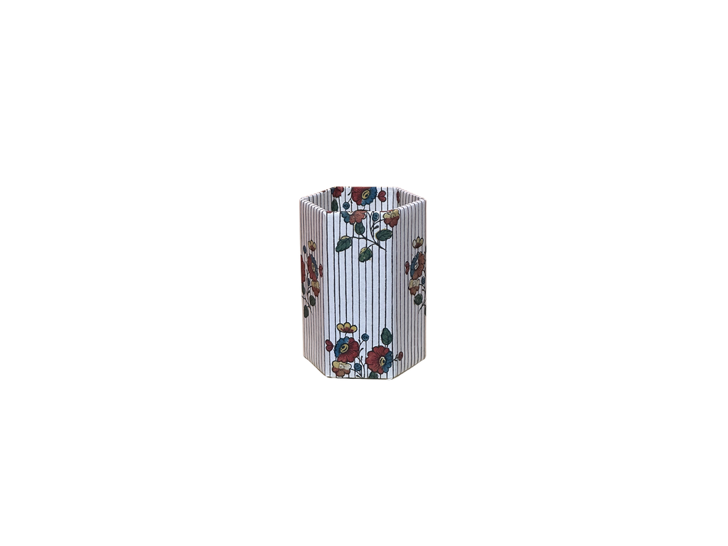 Antoinette Poisson Pen Pot Boutonnière