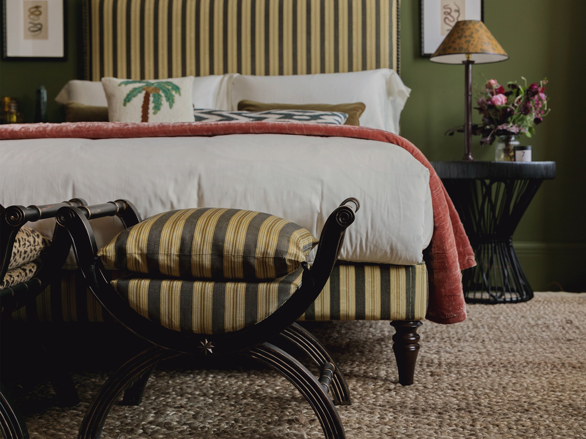 Hairpin Divan